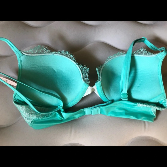 Victoria’s Secret Lace Push Up Bra - Picture 2 of 5
